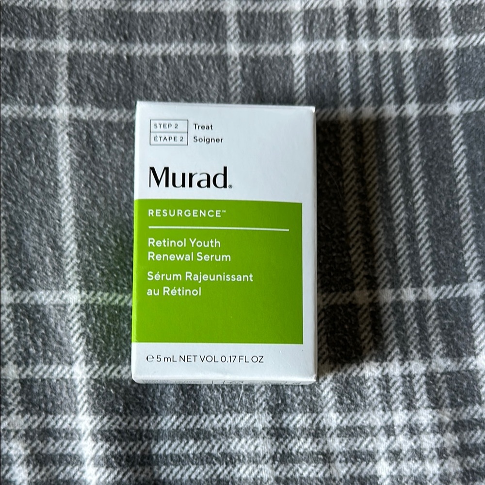 Murad Retinol Youth Renewal Serum - Vibrant Green and Crisp White